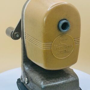 Vintage APSCO Vacu Base Manual Pencil Sharpener. Excellent Condition!